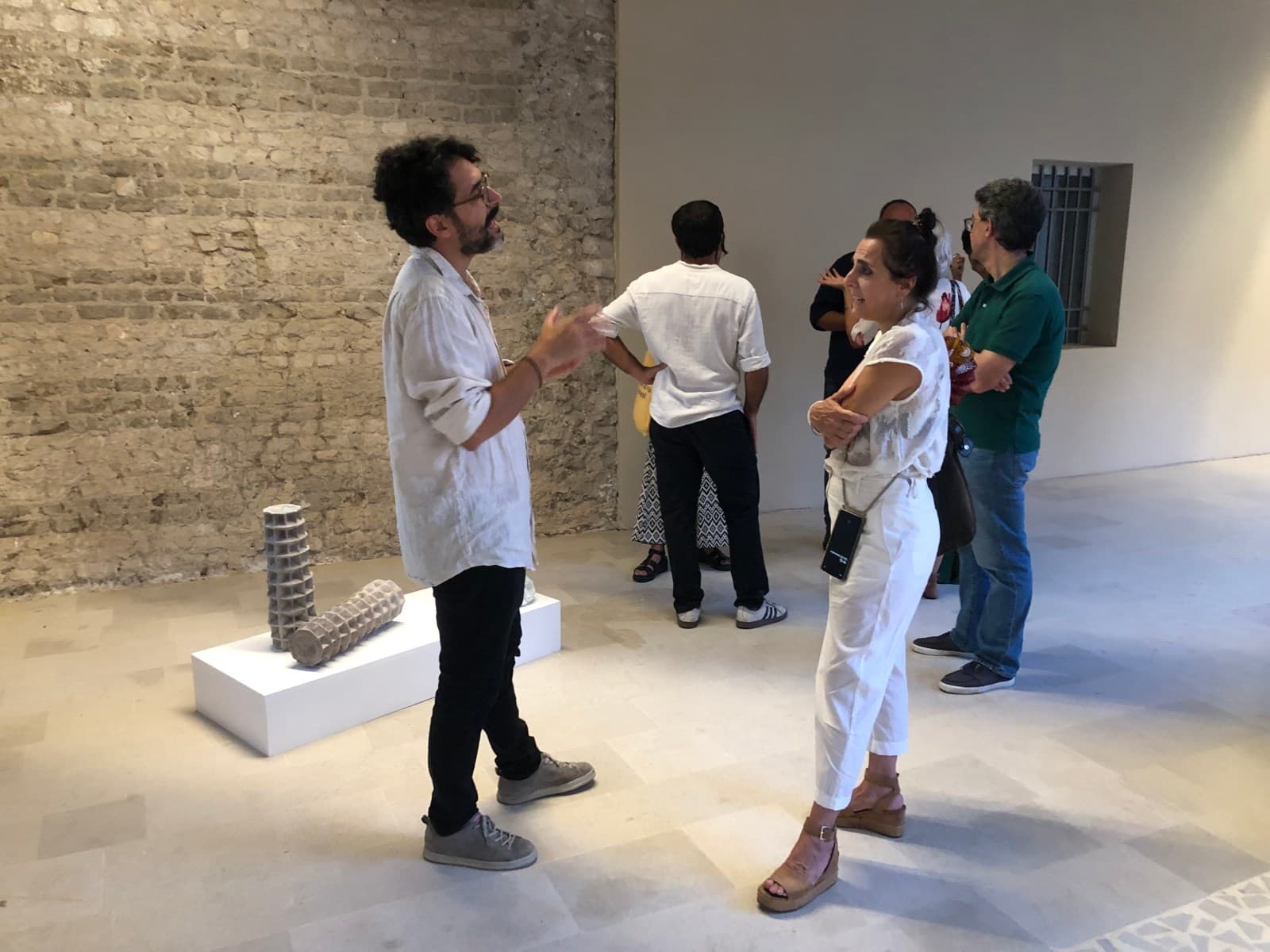 Veduta dell'allestimento della mostra ALCOVE nella loggia del Museo.
