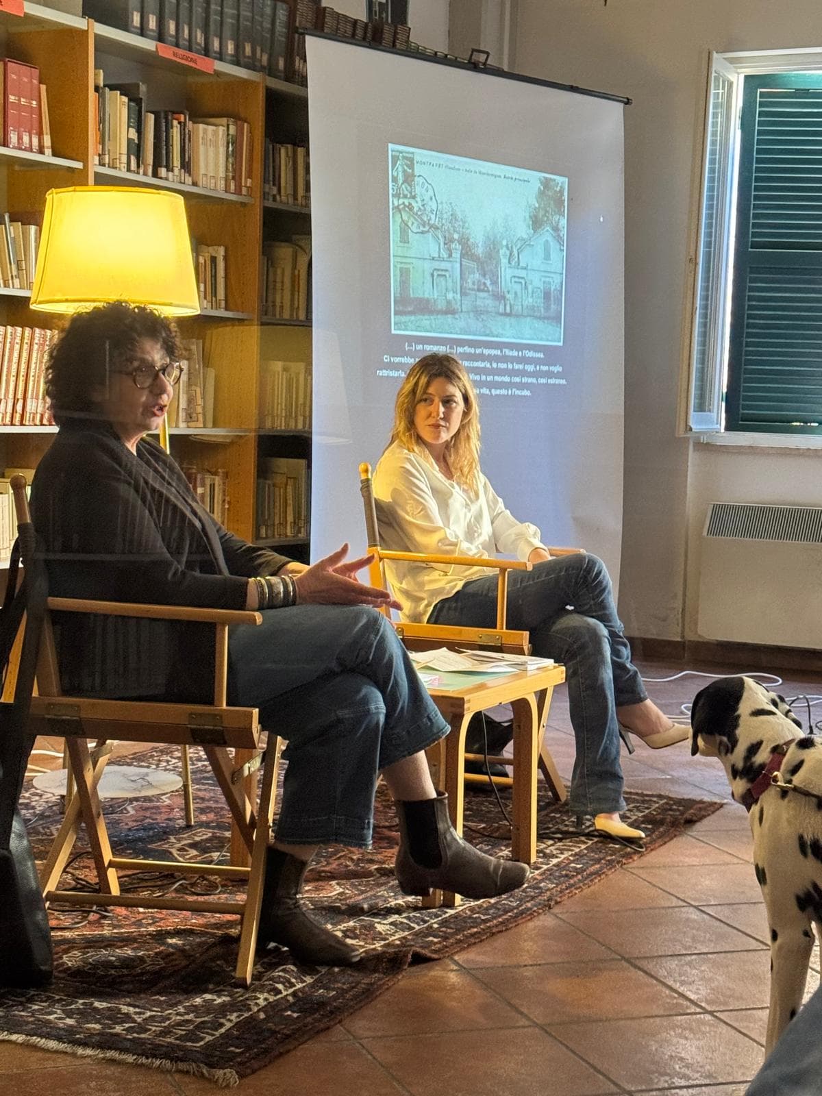 Anna Maria Panzera e Ilaria Monti in conversazione durante un incontro di Studio Specus.